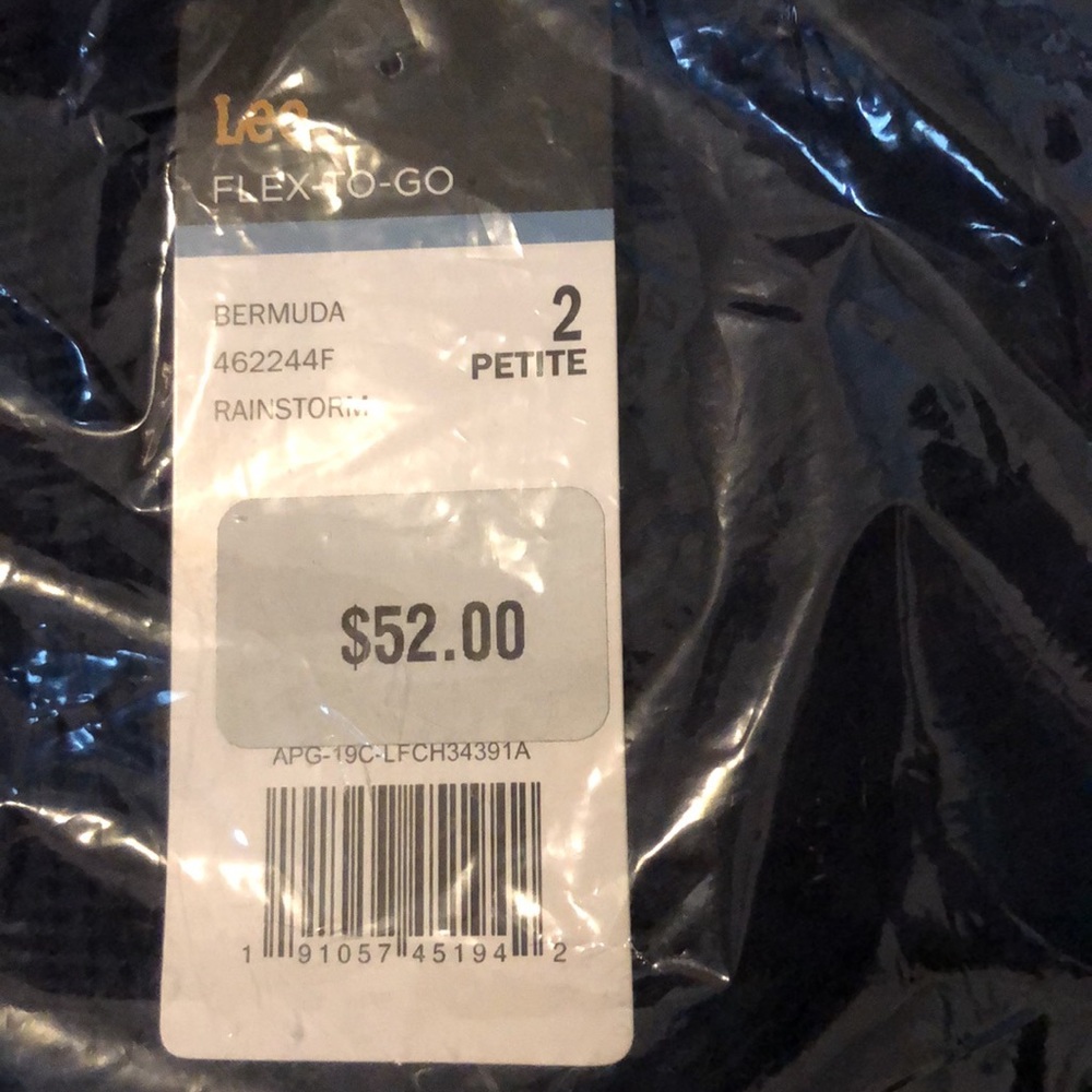 Lee Platinum Petite Cargo Shorts - Picture 7 of 7